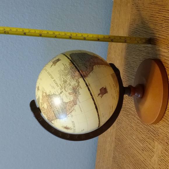 World Globe . Wooden base - Picture 4 of 7